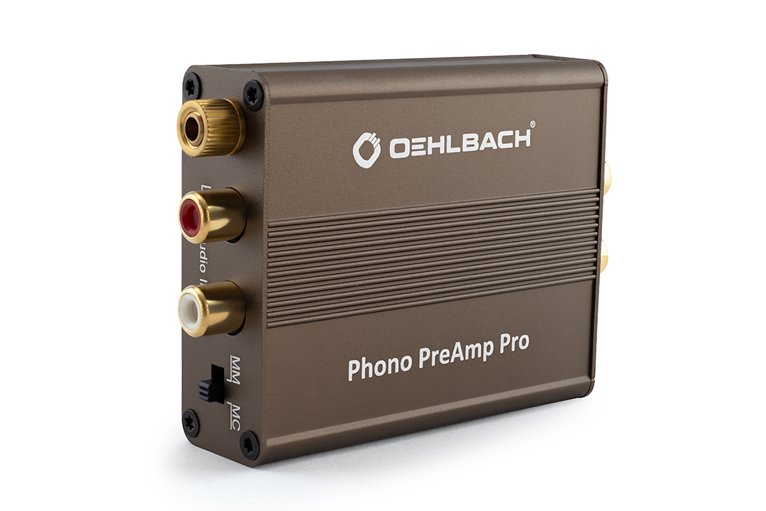 Produktfotograf für Audio und HiFi – Elektronik und technische Produktfotografie Produktfotografie eines Oehlbach Phono PreAmp Pro mit Metallgehäuse und vergoldeten Audioanschlüssen