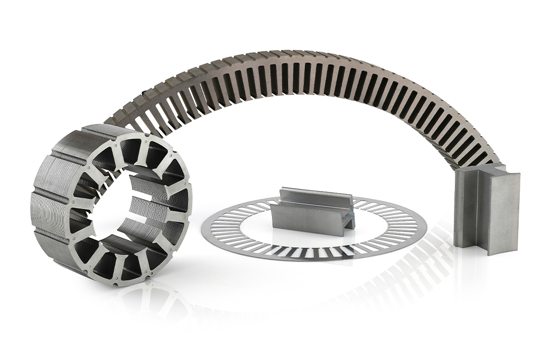 Produktfotograf für Industrie – Produktion, Metall und technische Komponenten Produktfotografie von Metallkomponenten und Blechpaketen für industrielle Produktion und Elektromotoren
