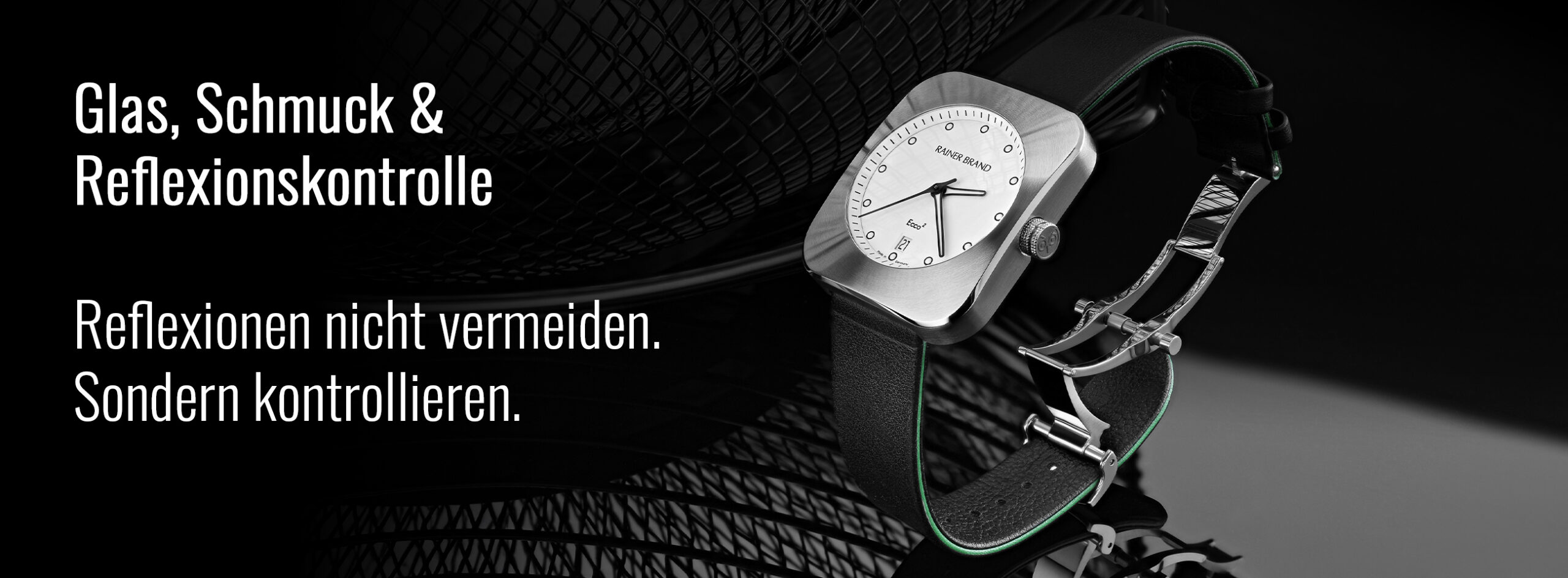 Glas, Schmuck und Reflexionskontrolle – Produktfotografie mit kontrollierter Lichtführung Produktfotografie einer hochwertigen Uhr mit kontrollierten Reflexionen, Metalloberflächen und klarer Materialwirkung