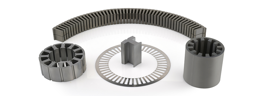 Technische Produktfotografie komplexer Metallkomponenten von VACUUMSCHMELZE mit präziser Darstellung von Geometrie, Oberfläche und Materialstruktur