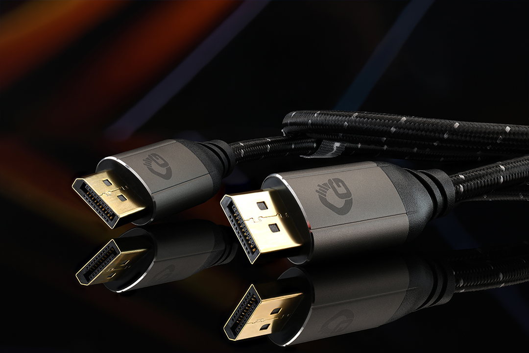 Technische Detailaufnahme eines OEHLBACH HDMI-Kabels mit präzise dargestelltem Anschluss und kontrollierter Oberflächenzeichnung