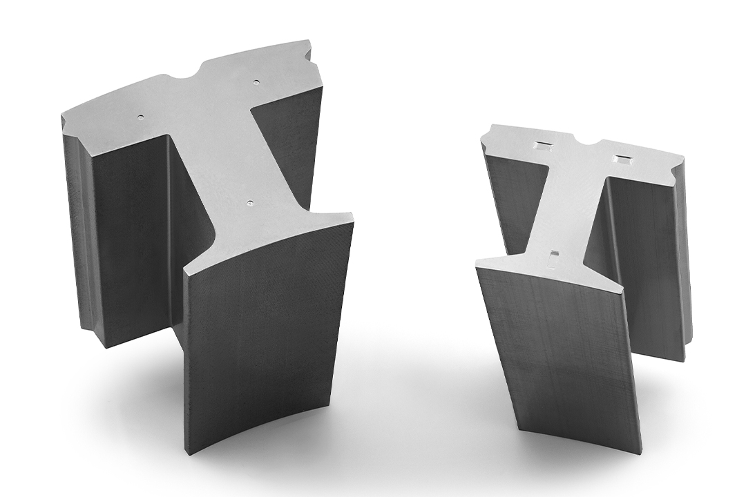 Profilbauteile aus Metall als technischer Freisteller mit präziser Darstellung von Form, Kanten und Materialoberfläche.