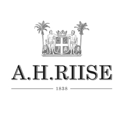 Produktfotograf für A.H. Riise – Getränke- und Werbefotografie Logo von A.H. Riise als Referenz für Werbe- und Produktfotografie